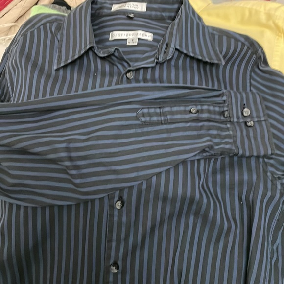 Tops - Picture 4 of 6